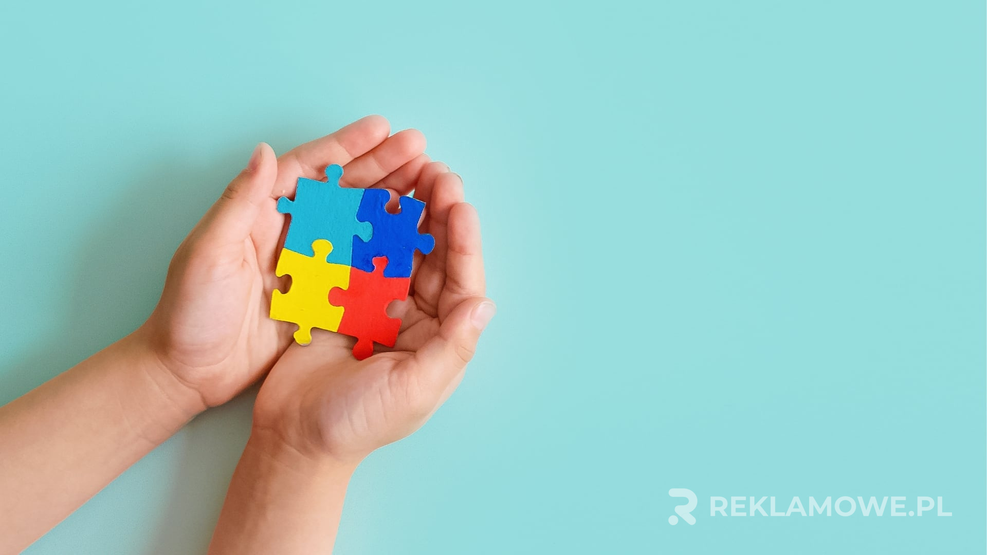 Skomplikowany układ kolorowych puzzli reklamowych