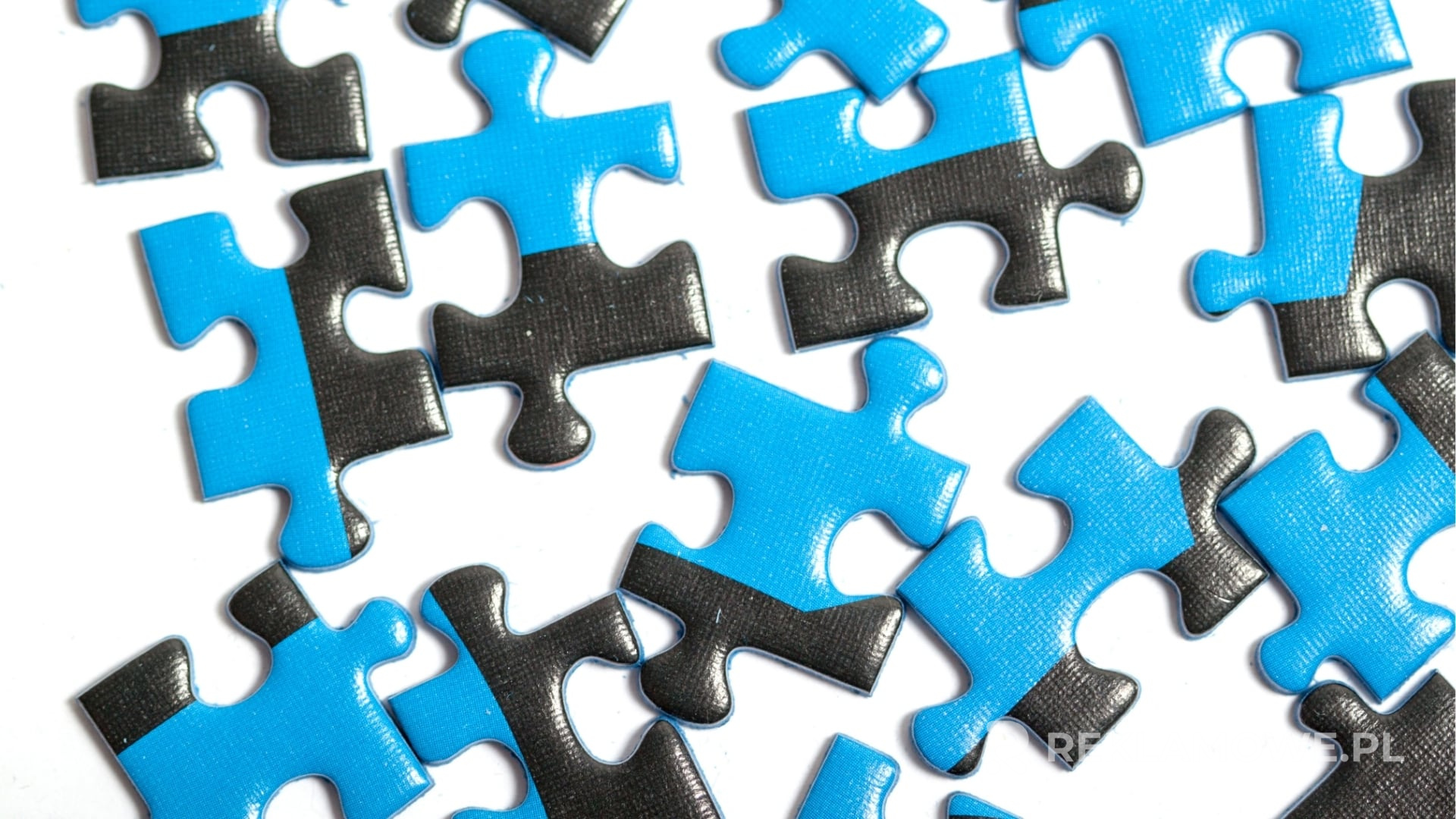 Puzzle reklamowe jako element dekoracyjny na evencie