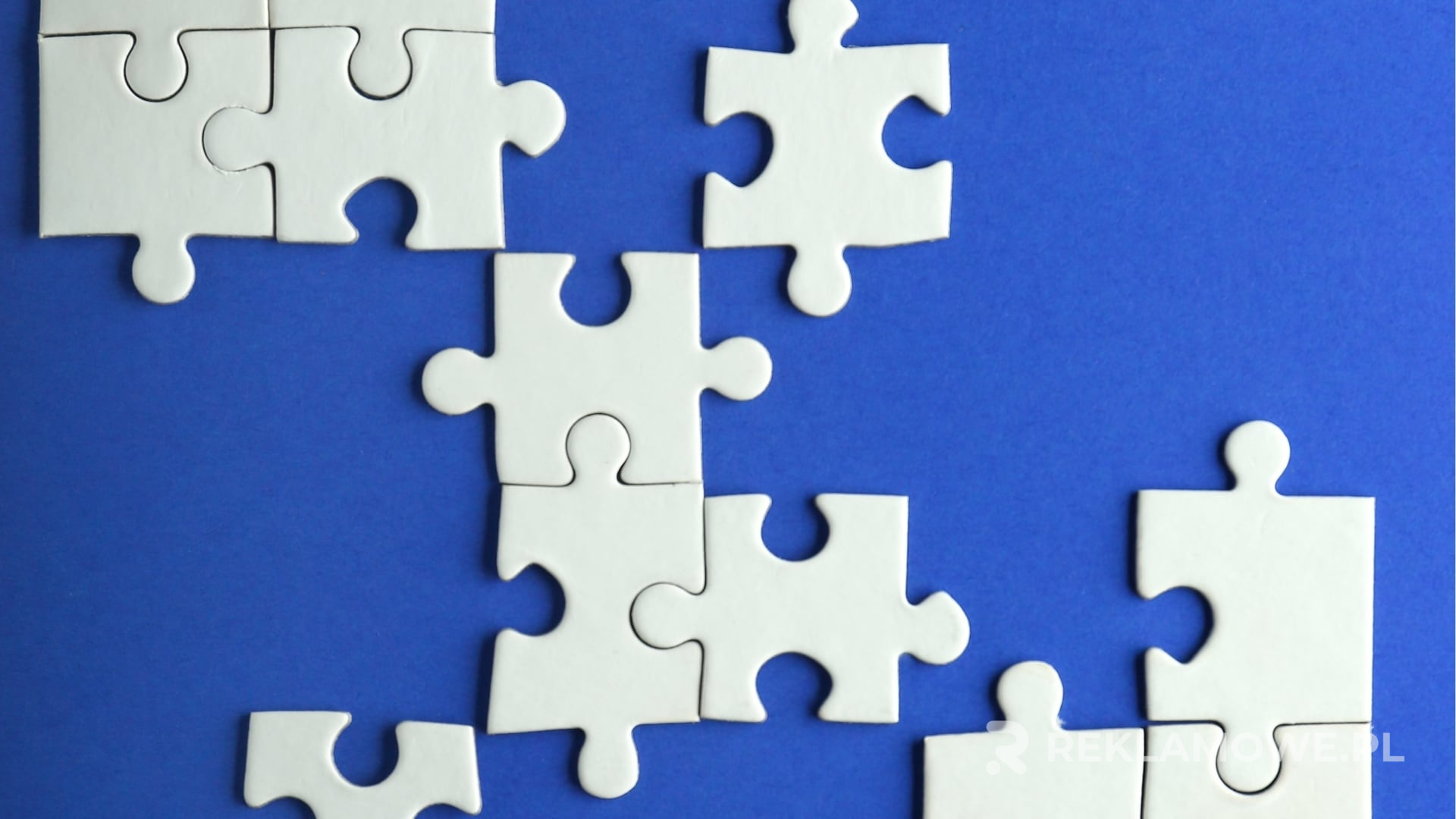 Puzzle reklamowe a budowanie świadomości marki Puzzle reklamowe z logiem firmy